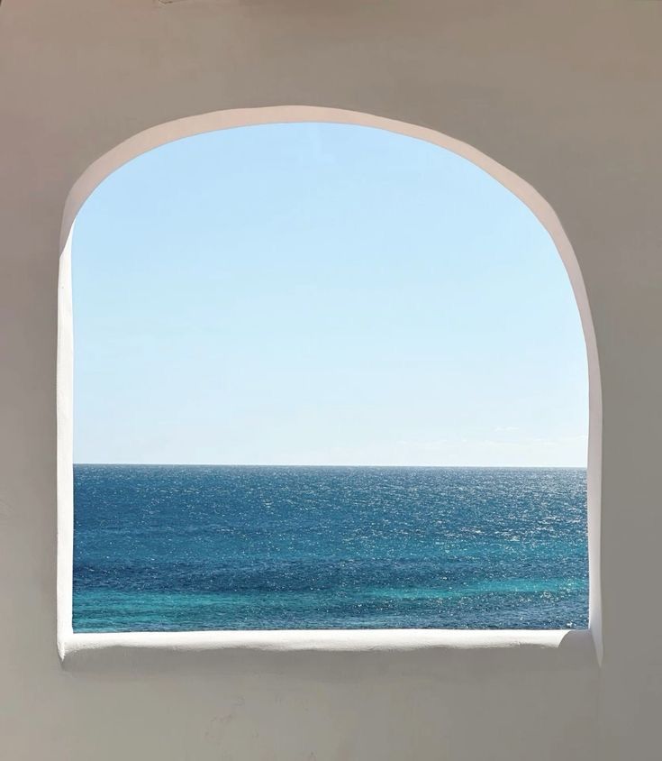 Holiday Guide: Read, Listen, Explore